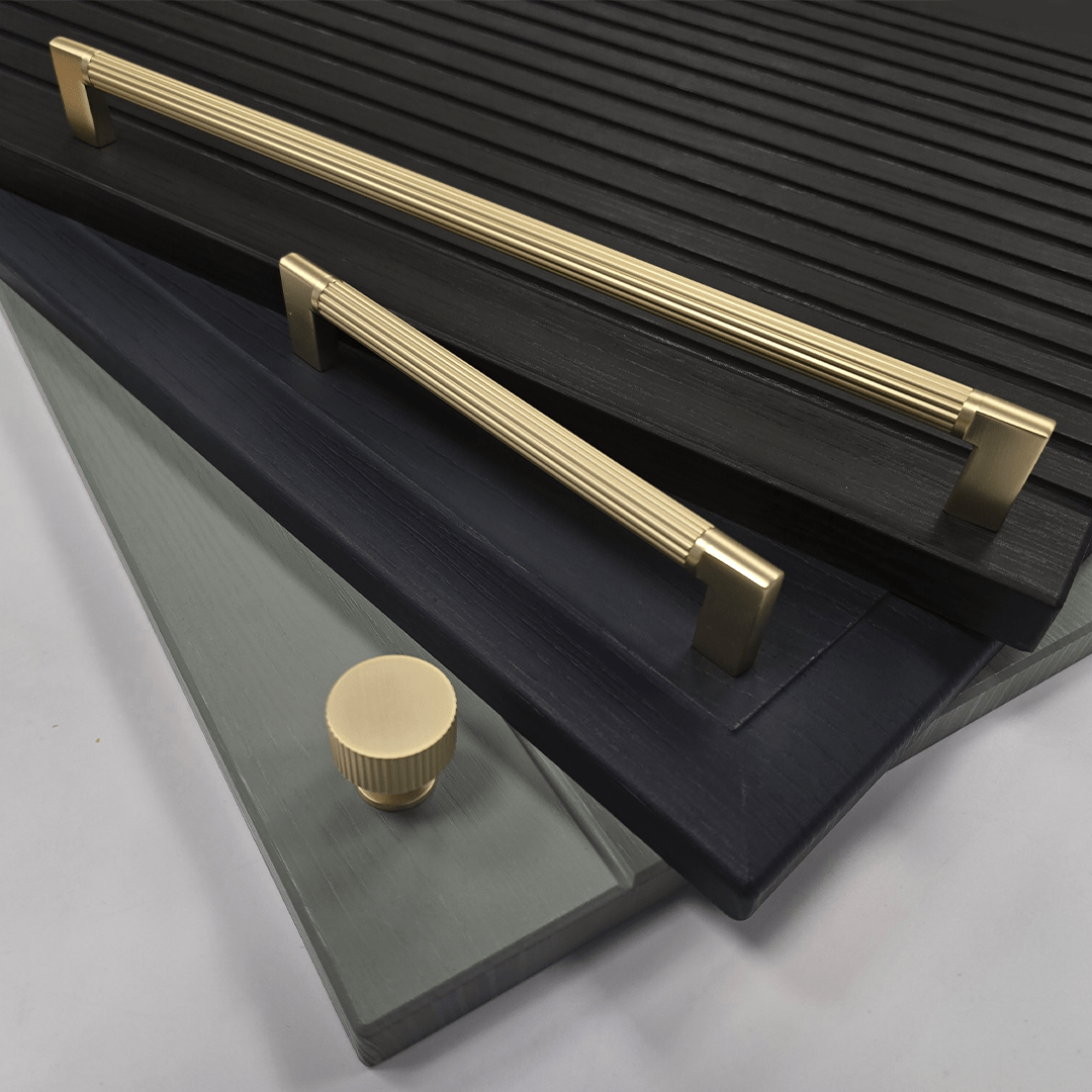 Warbeck  Grooved Handle  Knob Handle Brass